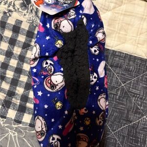 Peanuts slippers/slipper socks adult new with tags
